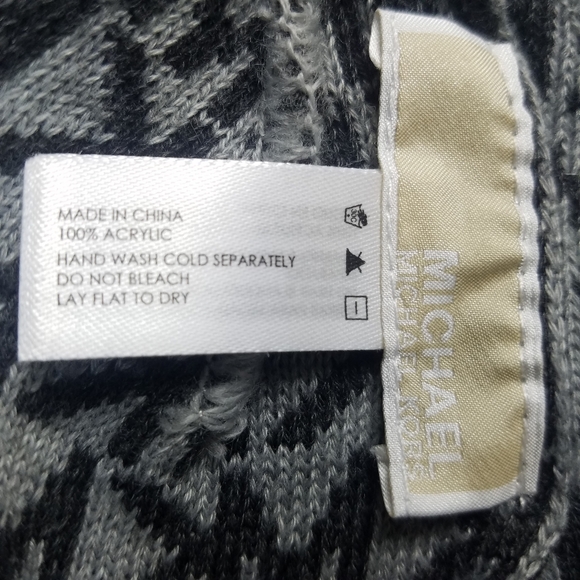 Michael Kors MK Logo Print Winter Beanie - Picture 3 of 3